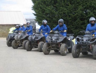  Divertiti in quad con gli amici 